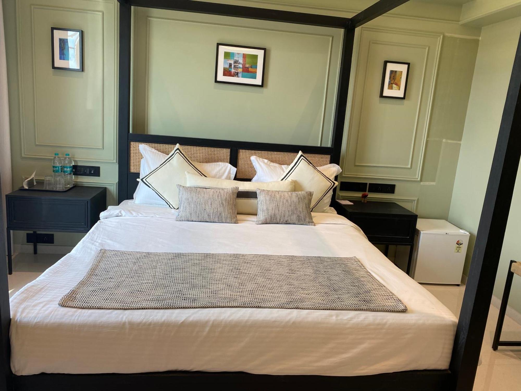 Hotel Mumbai House, Malad Luaran gambar