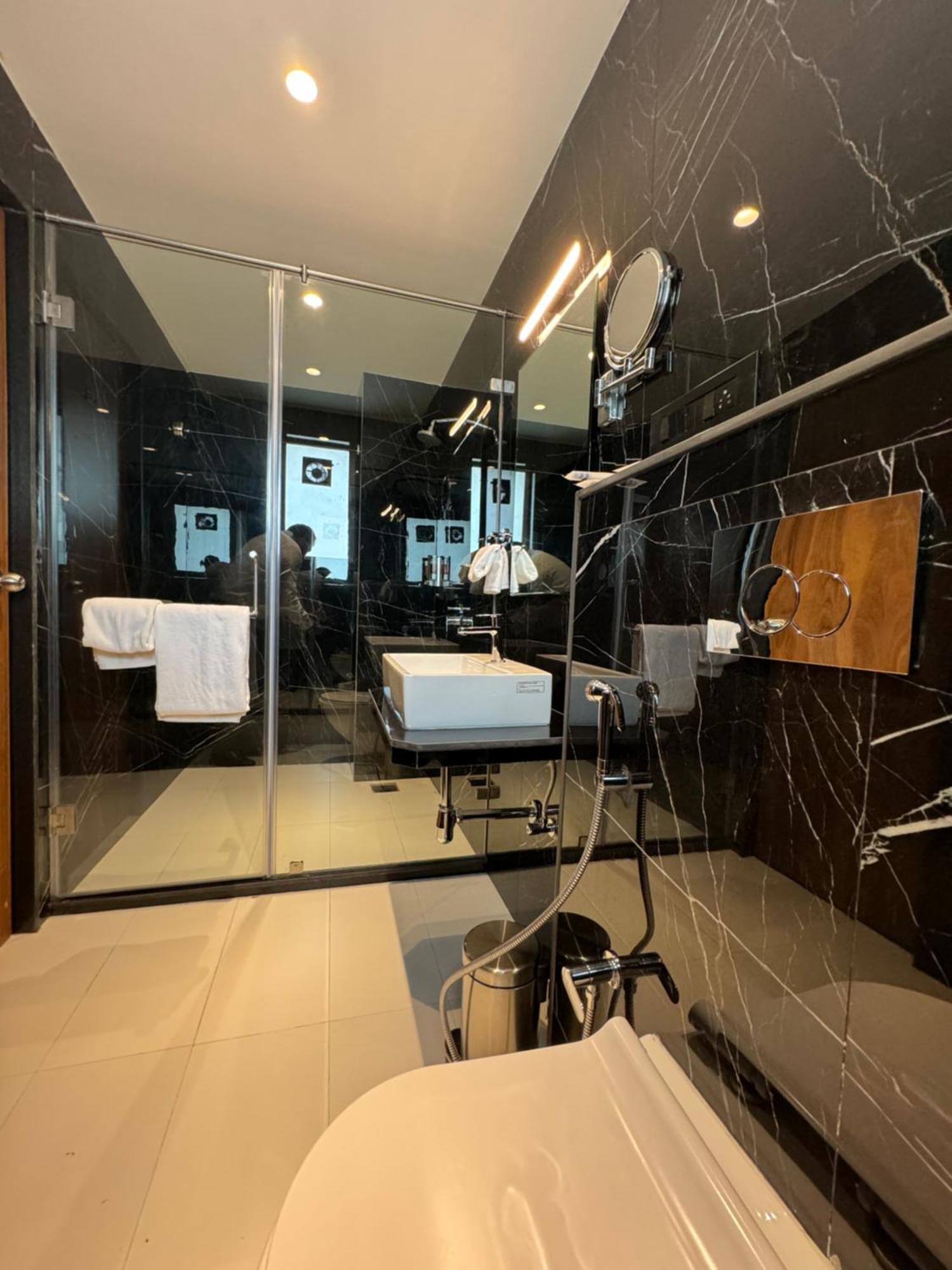 Hotel Mumbai House, Malad Luaran gambar