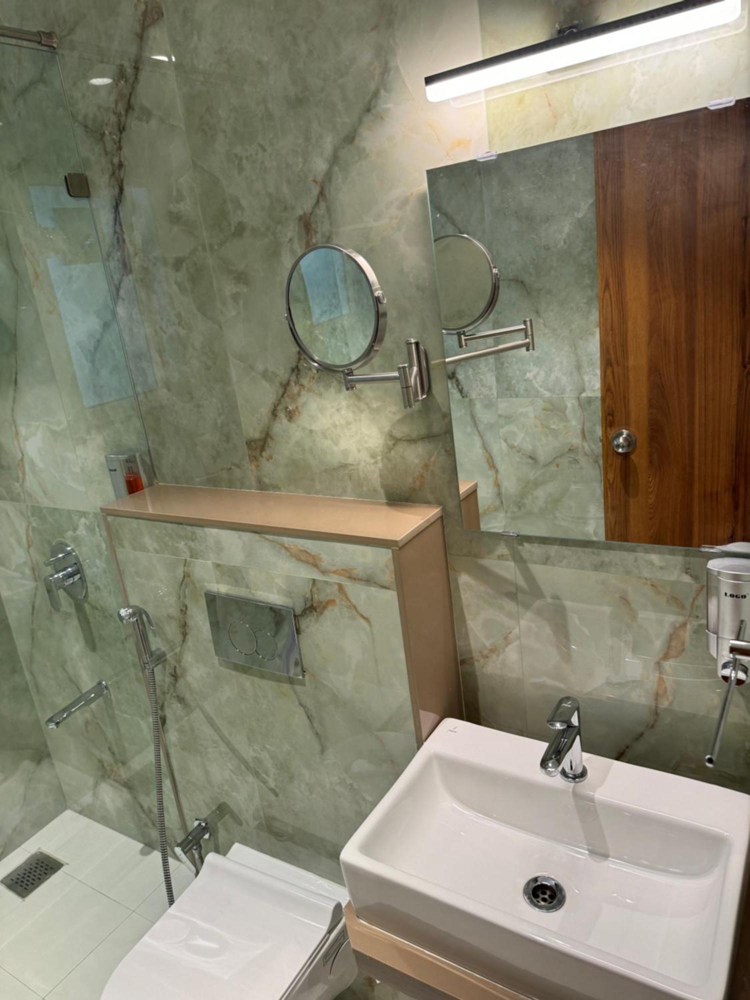Hotel Mumbai House, Malad Luaran gambar