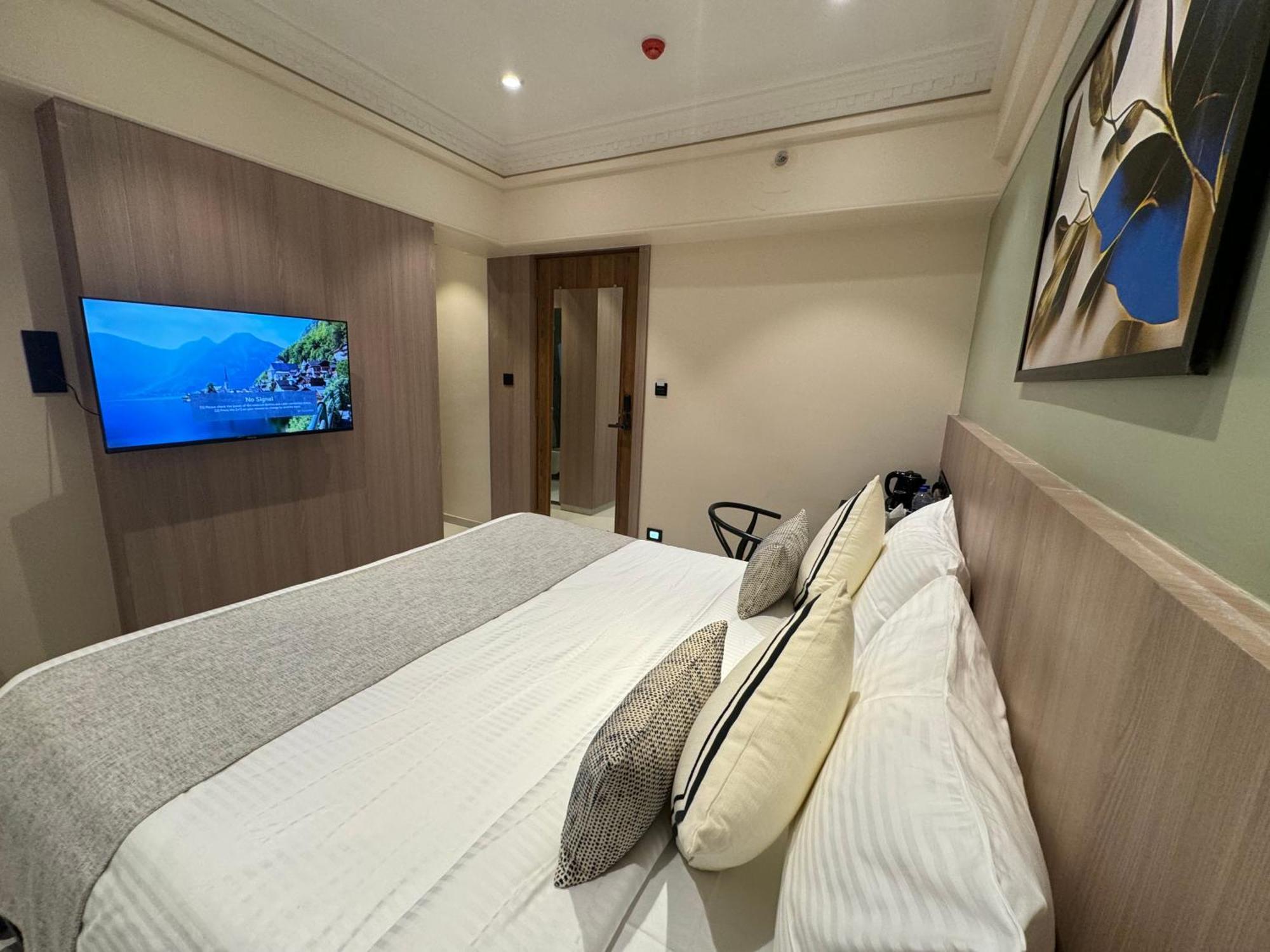 Hotel Mumbai House, Malad Luaran gambar